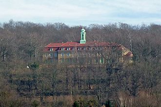 Widok zamku Wachwitz w otoczeniu parkowym, https://de.wikipedia.org/wiki/Wachwitz– dostęp 25.11.2019