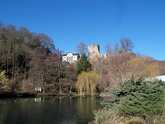 Widok ogólny Tharandt z ruinami zamku, reprodukcja w: https://pl.wikipedia.org/wiki/Zamek_Tharandt – dostęp 2.12.2019