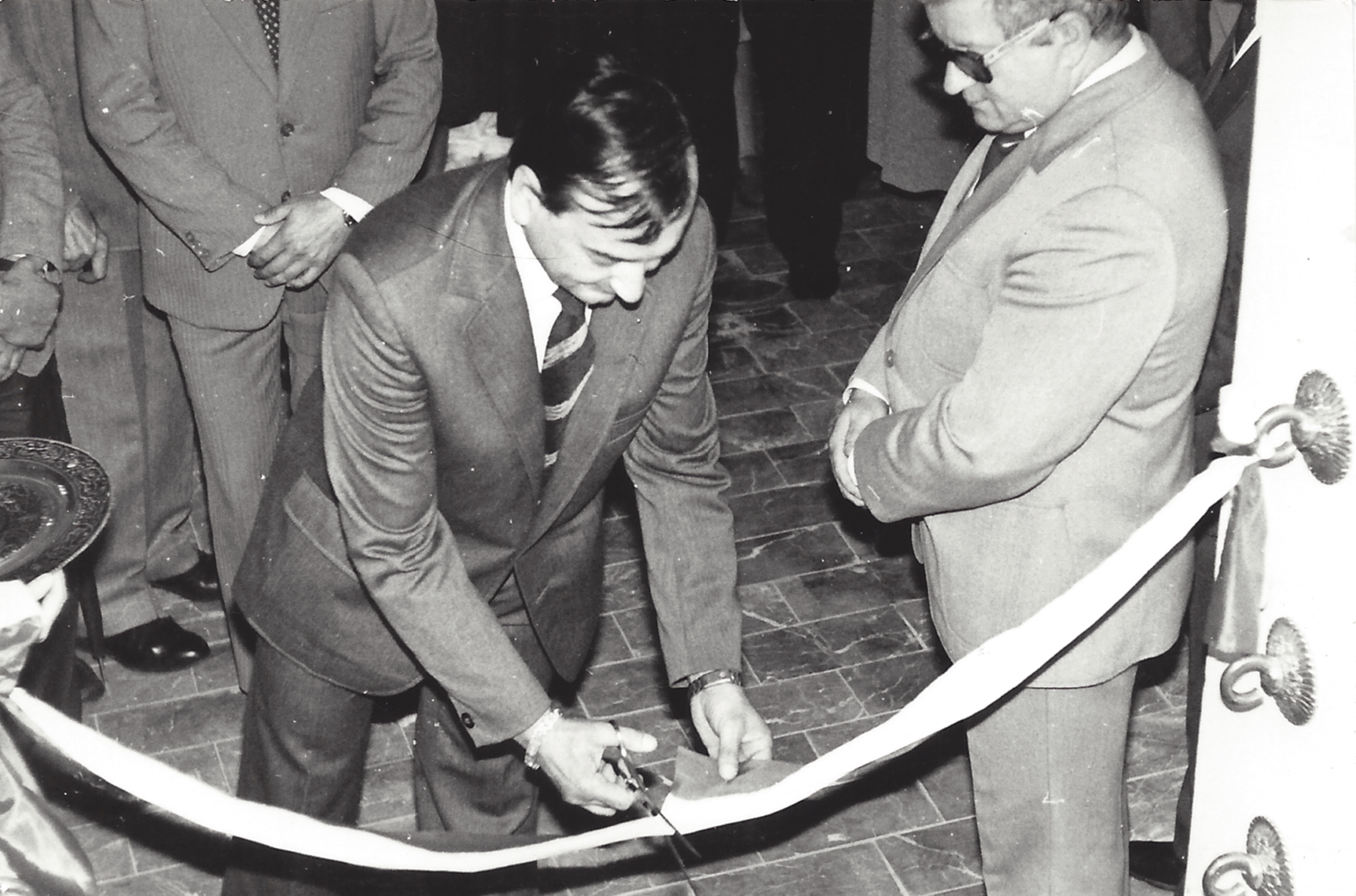 Andrzej Foryś jako prezes 13 Muz dokonuje otwarcia siedziby po zakończeniu prac konserwatorsko-remontowych, 1986. Z archiwum artysty