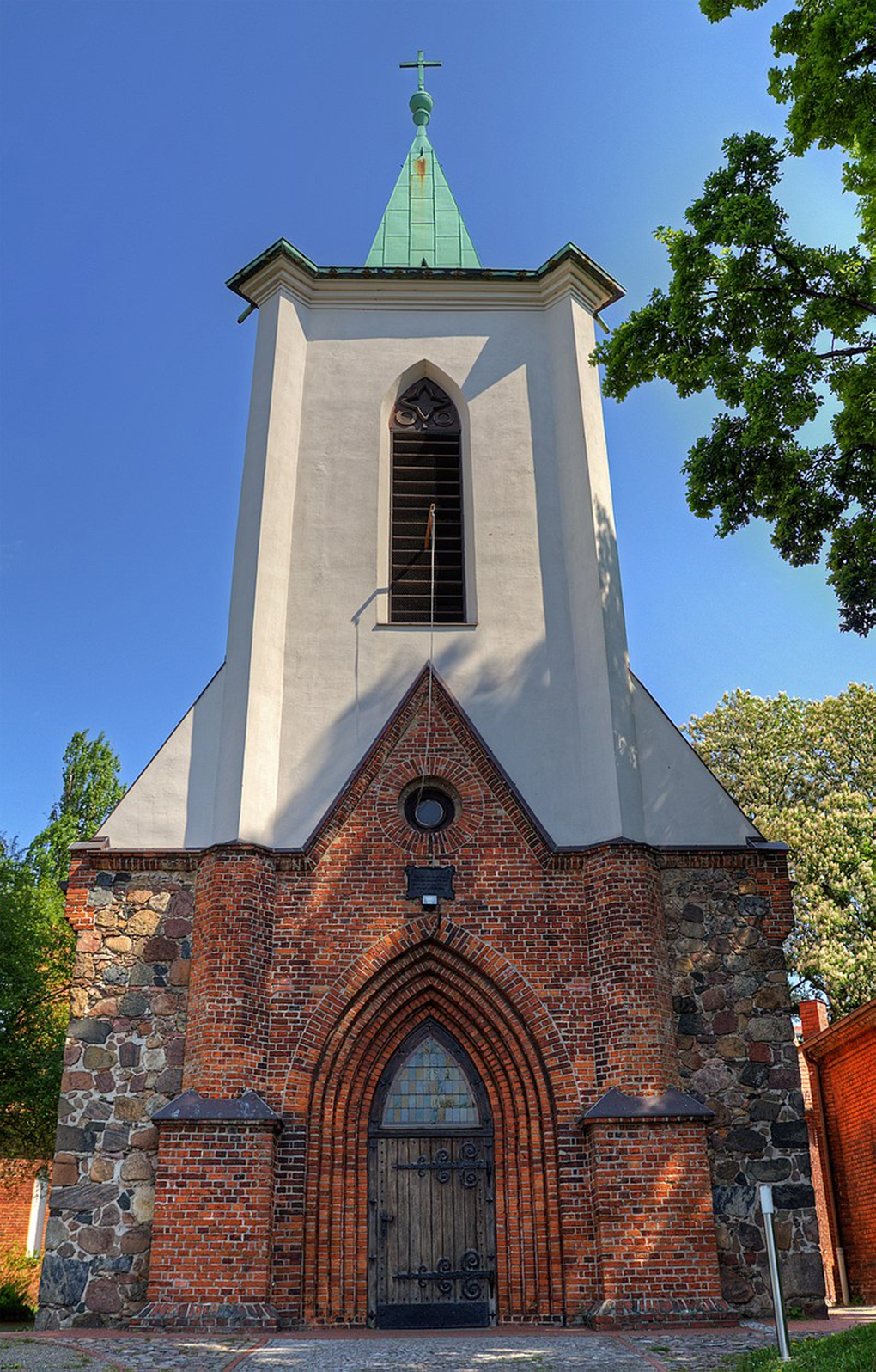 Savin, obecny widok kościoła w Weißensee od zachodu https://de.wikipedia.org/wiki/Berlin-Weißensee (dostęp 10.12.2020)