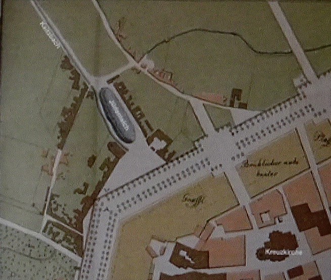 Plan fragmentu Drezna ze stawem Jüdenteich, dawnym Rohrteich , https://de.wikipedia.org/wiki/Georgplatz_(Dresden) – dostęp 9.12.2019