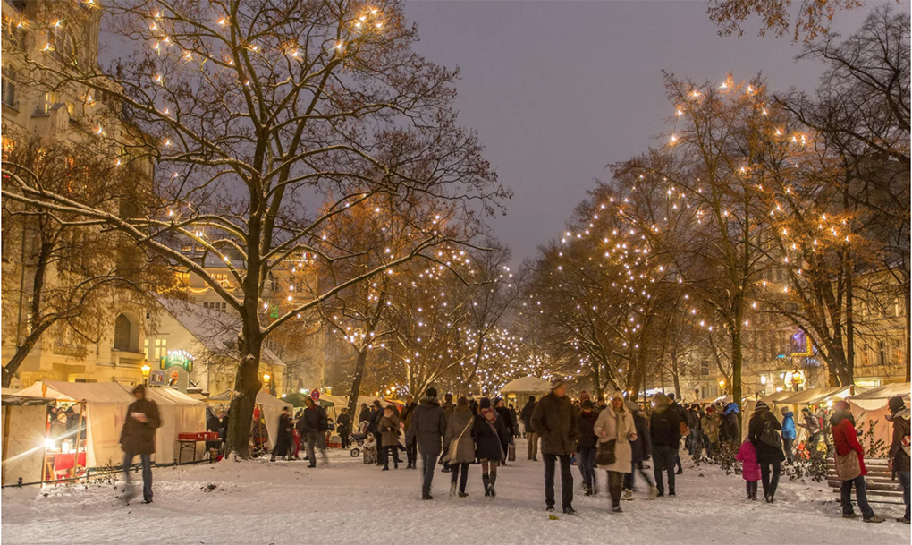 Jarmark Bożonarodzeniowy na ulicach Rixdorf, zdjęcie w: https://www.google.com/search?q=rixdorf+berlin (23.12.2020)