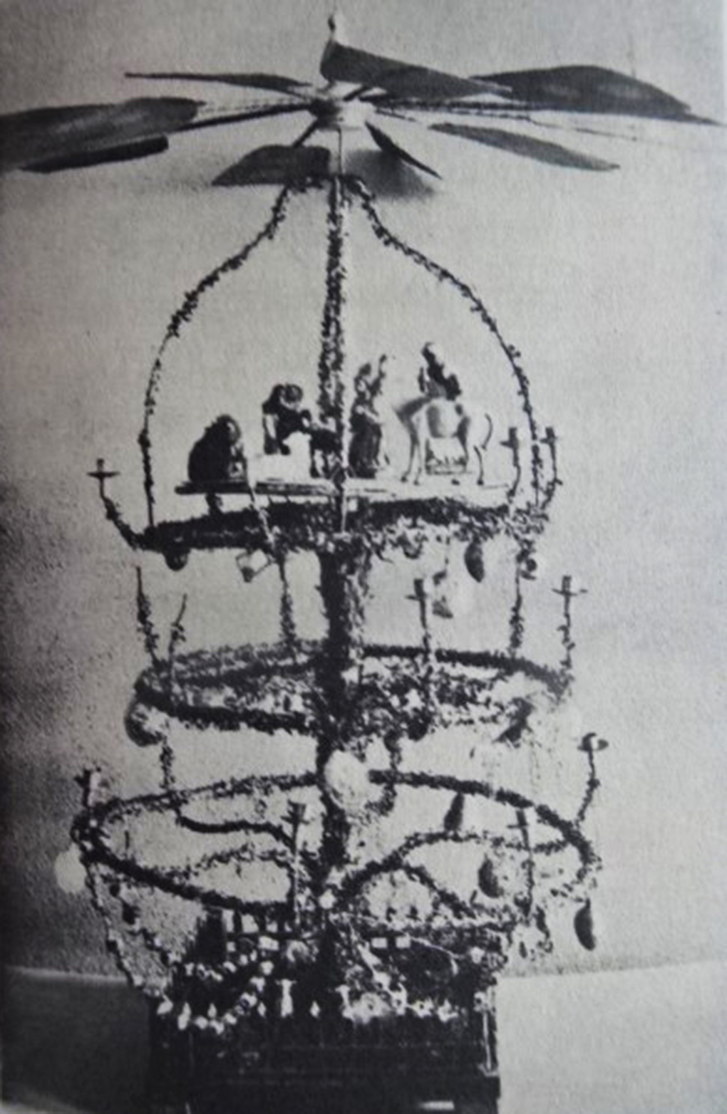 Piramida Bożenarodzeniowa z Wolina, XIX wiek, reprodukcja w: Gunnar Möller, Weihnachten und Neujahr im alten Vorpommern, dz. cyt., il. 16 na s. 51